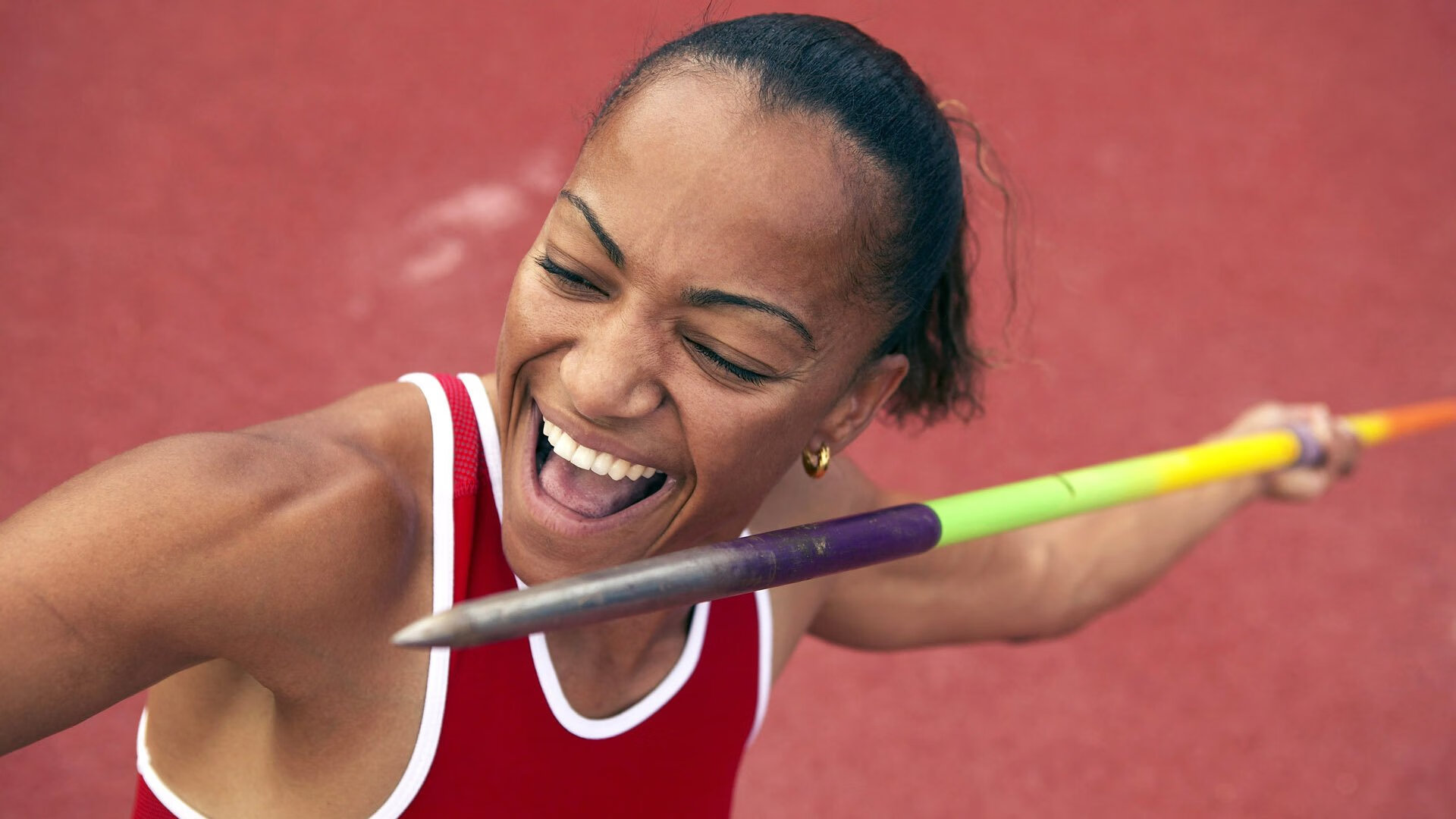 _户外极限滑板比赛：城市街头的速度狂欢_，极限滑板场地
