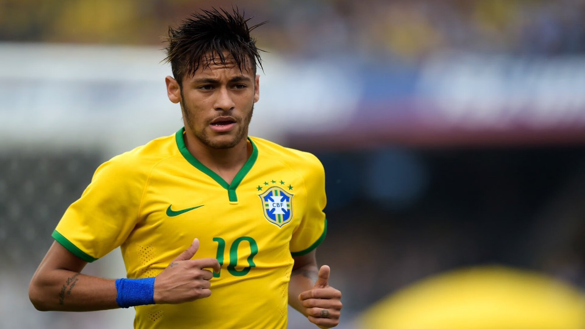 托桑·埃夫布奥姆万在NBA常规赛中首次亮相，埃托奥和布冯相视一笑